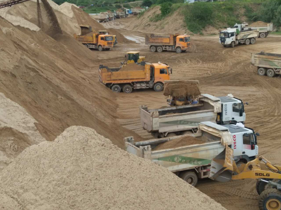 1505980282157109.png 山-1.png