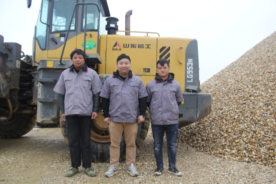 1513739415563845.jpg 蔣巷分篩一廠鏟車司機班組.jpg